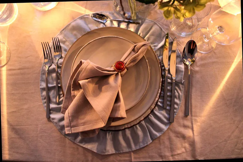 Gedekte tafel voor een 21-diner